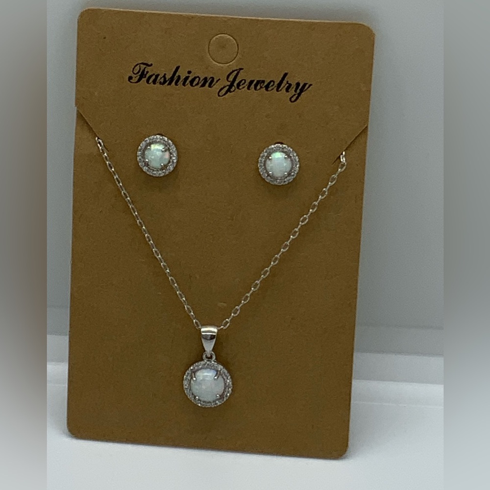 Olivia & Jackson Jewelry | Olivia & Jackson Earring & Necklace Set.
